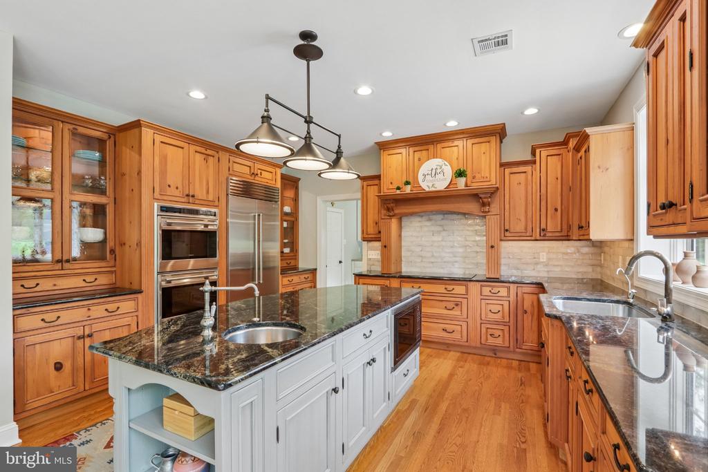 3696 COLDBROOK CIRCLE
