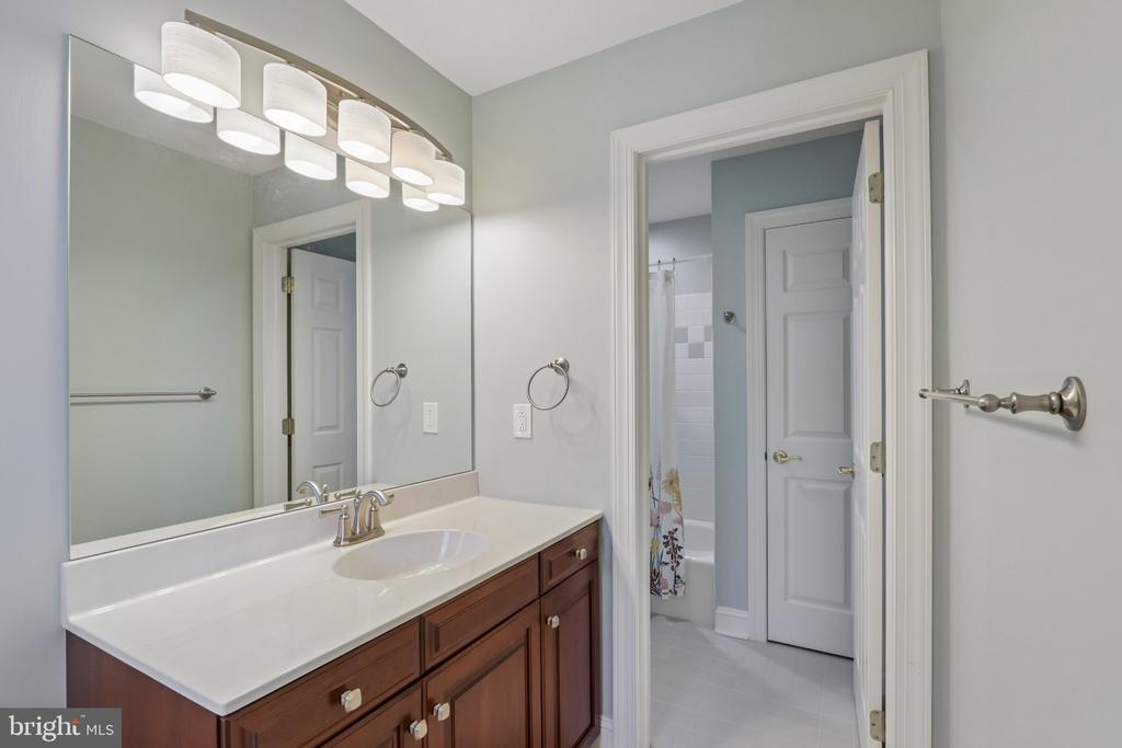 3696 COLDBROOK CIRCLE