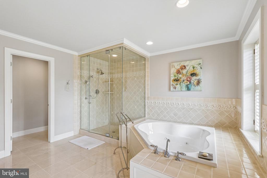 3696 COLDBROOK CIRCLE