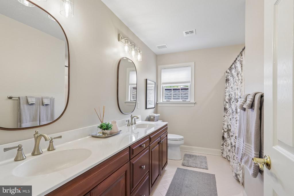 3696 COLDBROOK CIRCLE