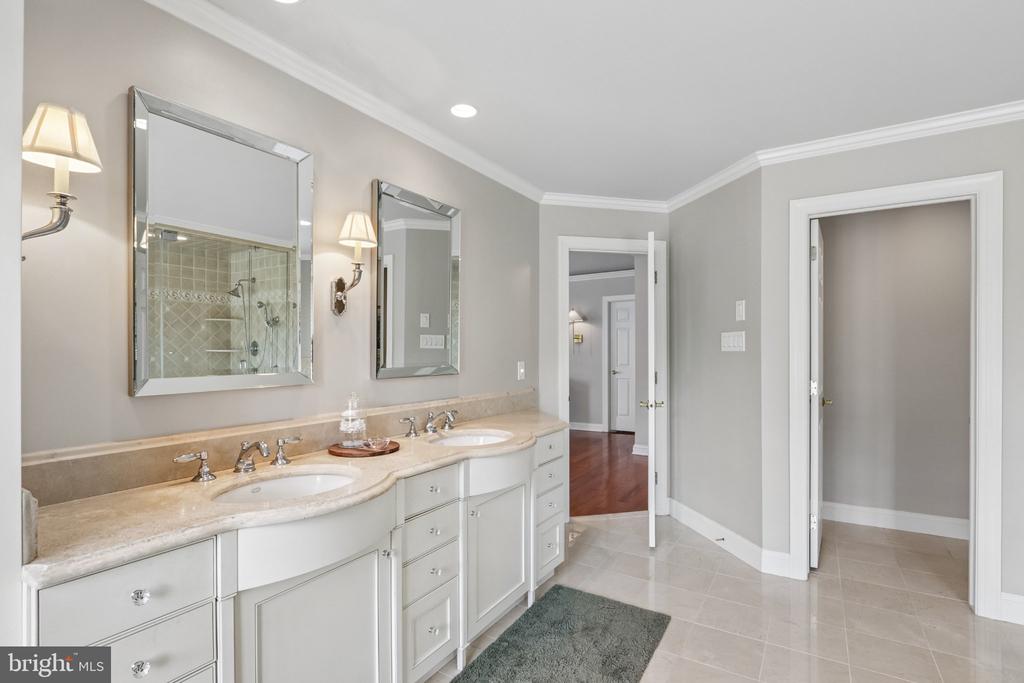 3696 COLDBROOK CIRCLE