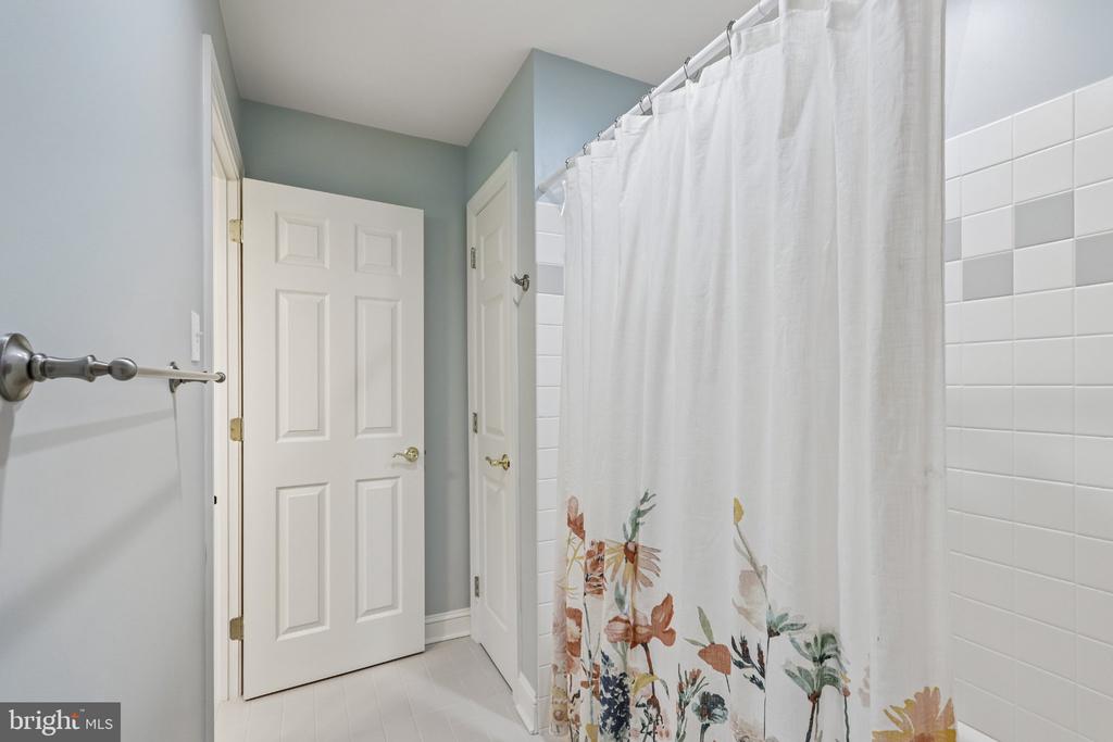 3696 COLDBROOK CIRCLE