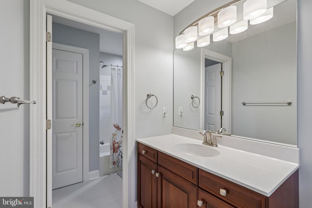 3696 COLDBROOK CIRCLE