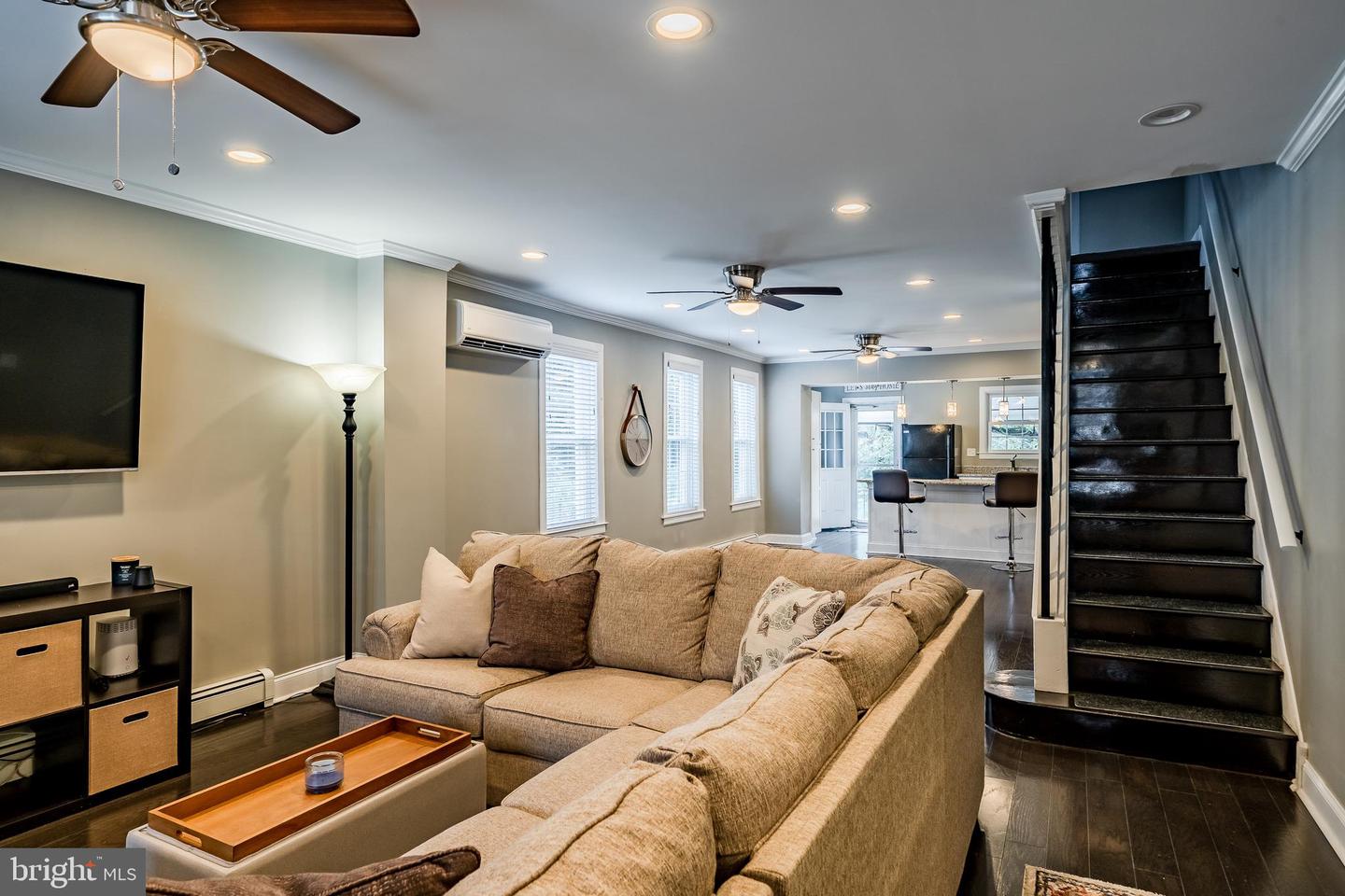 138 W Main St