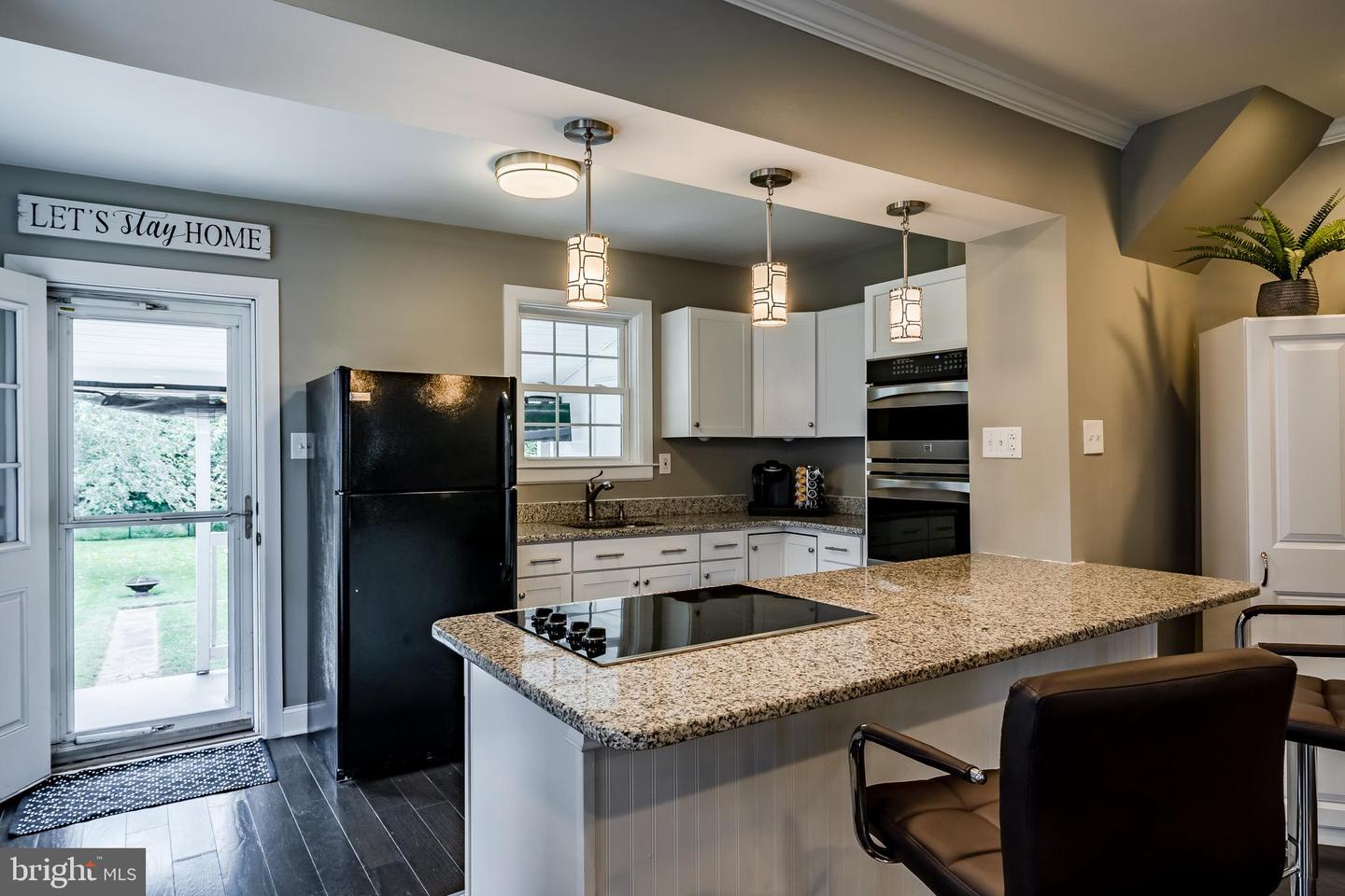 138 W Main St