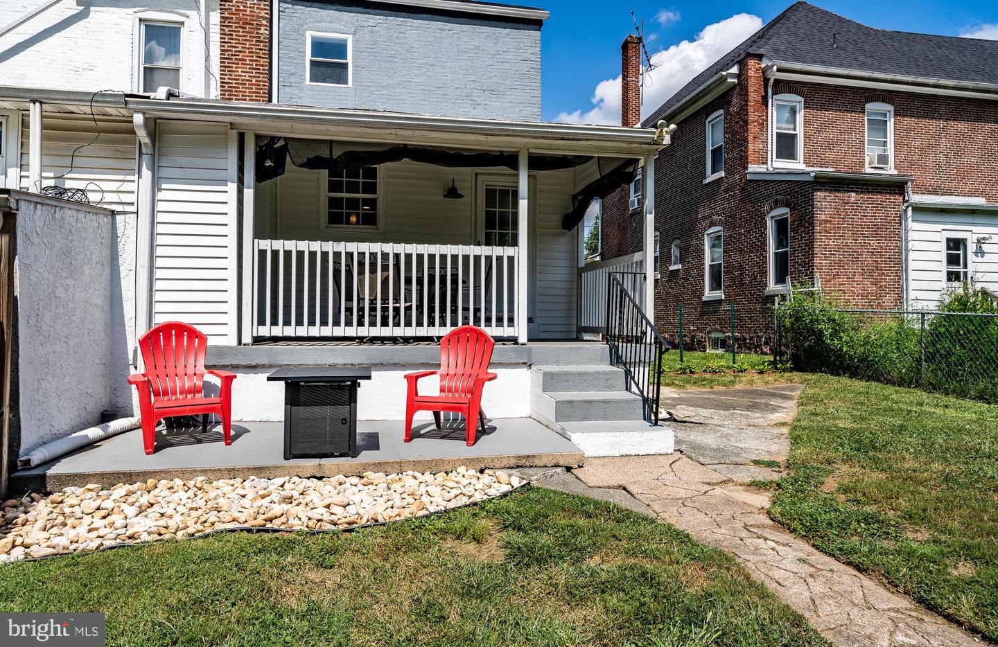 138 W Main St