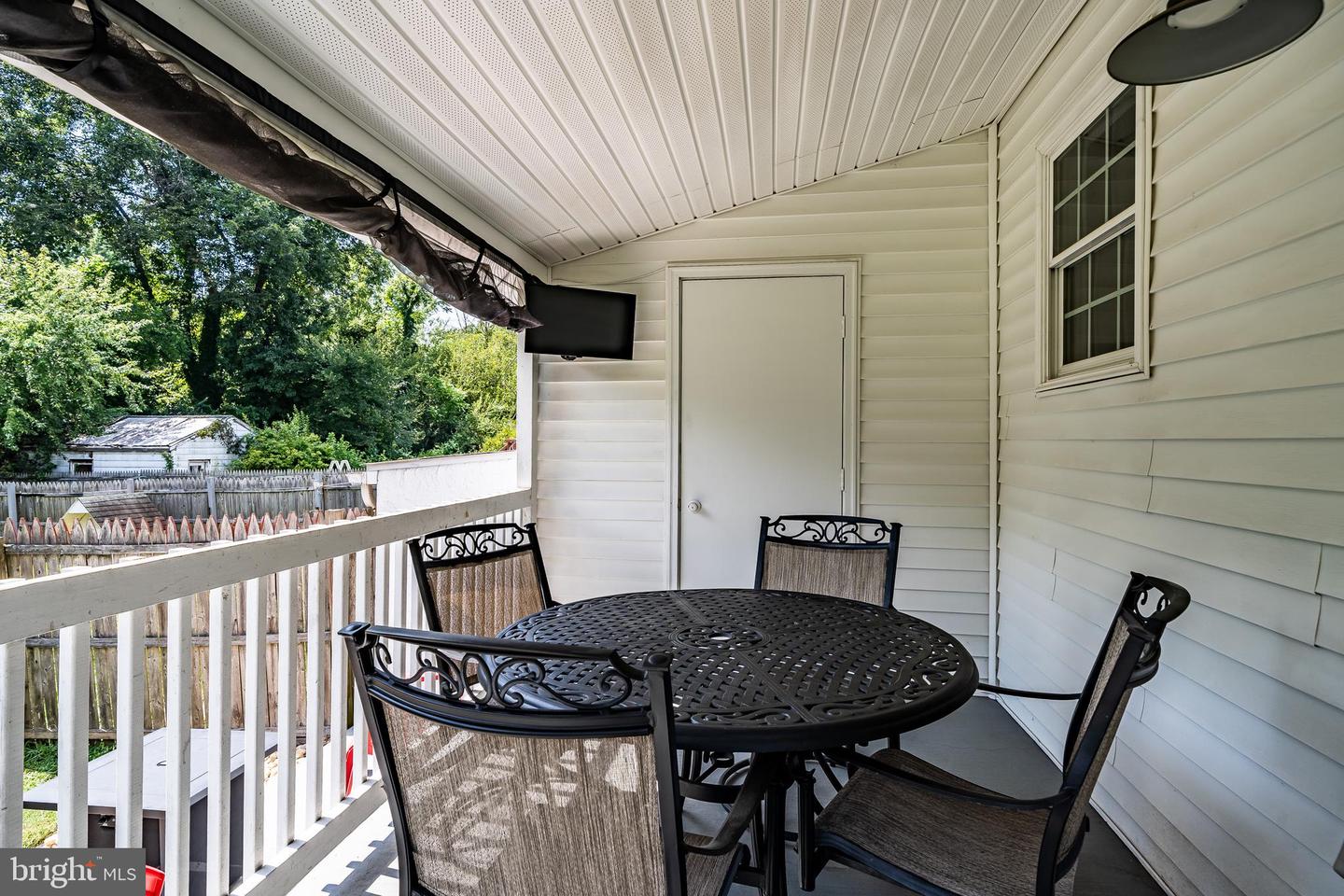 138 W Main St