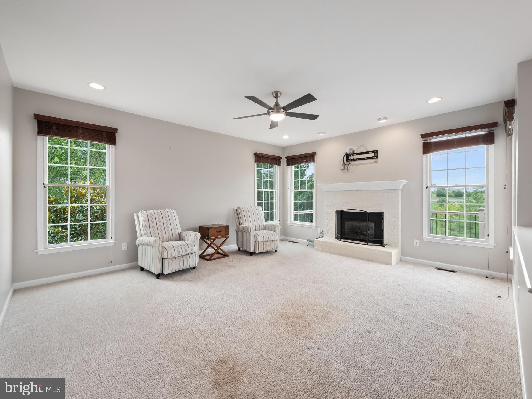 1230 Denton Dr