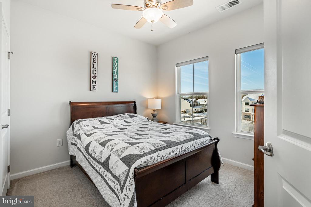 1404 POETS ALLEY