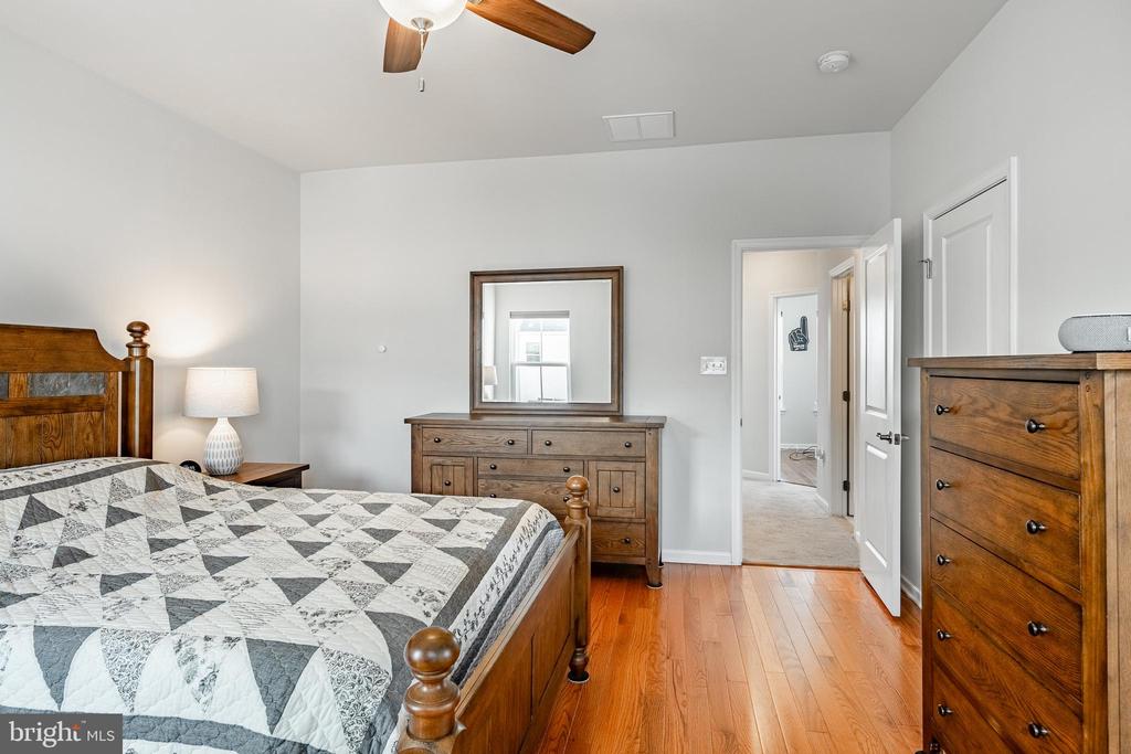 1404 POETS ALLEY