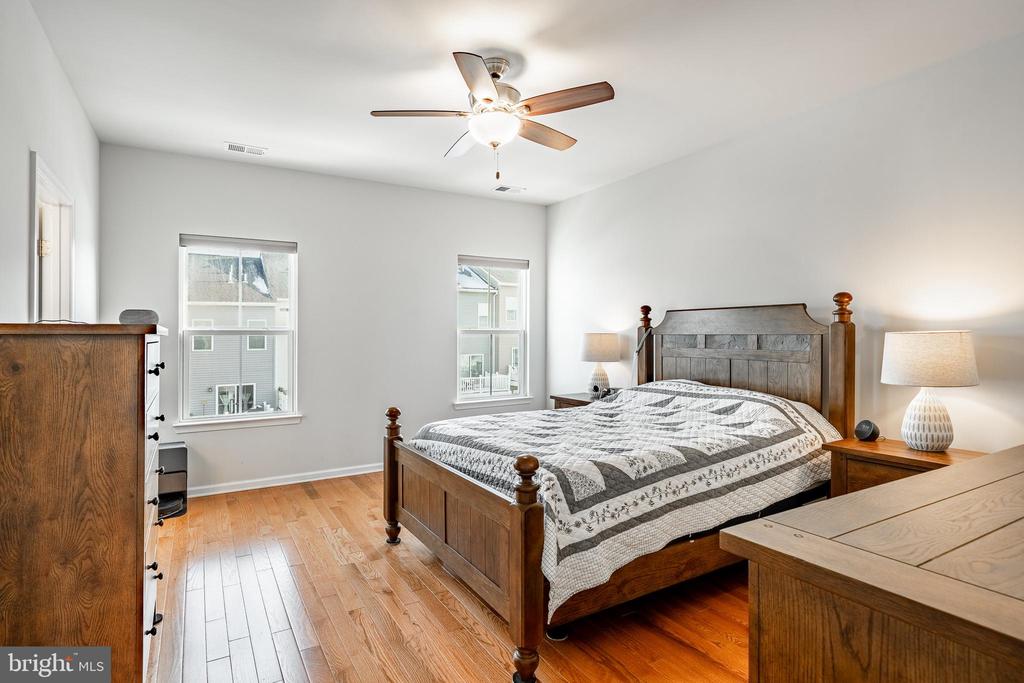 1404 POETS ALLEY