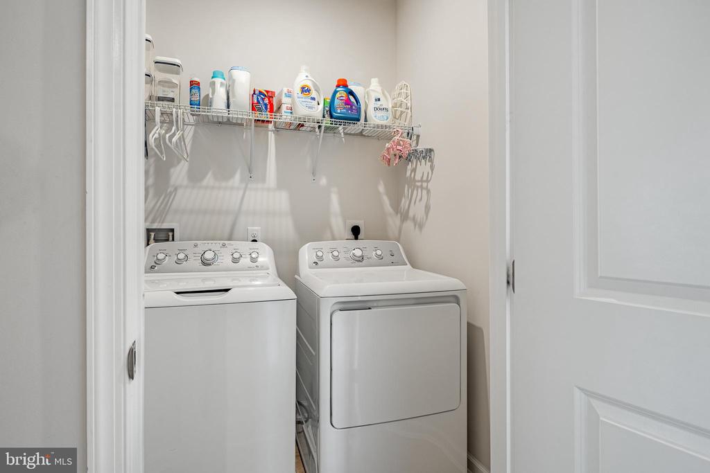 1404 POETS ALLEY