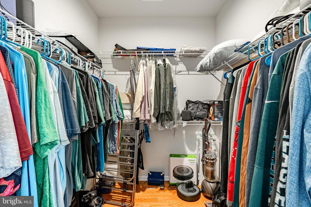 1404 POETS ALLEY