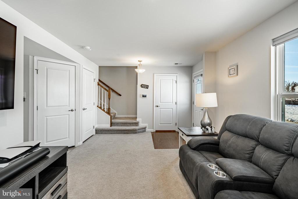 1404 POETS ALLEY