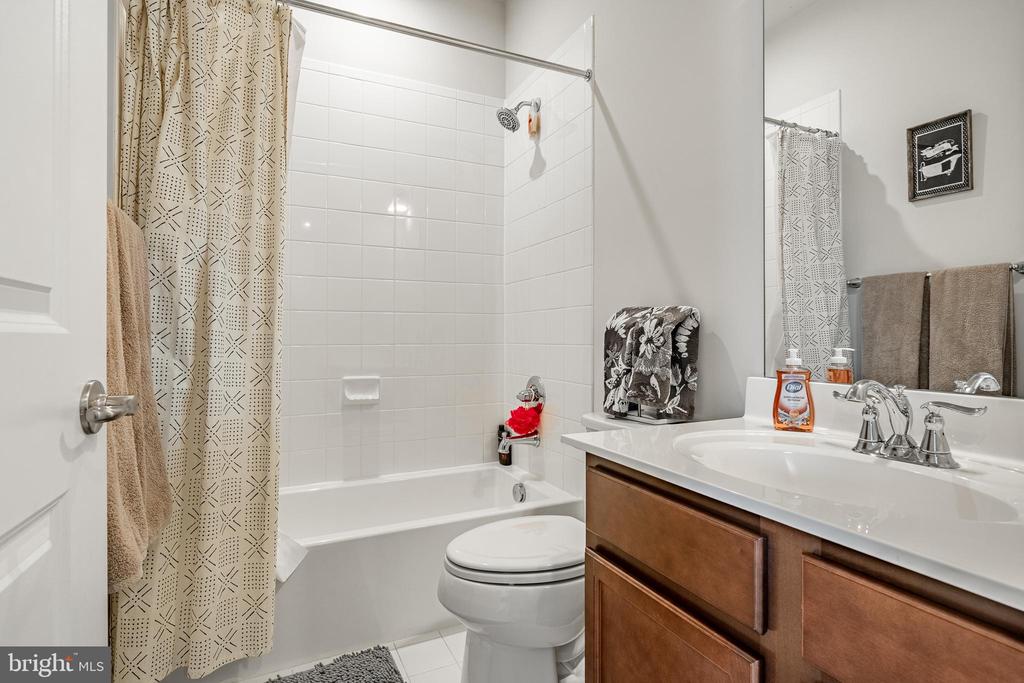 1404 POETS ALLEY