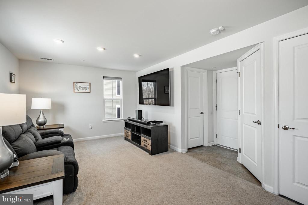 1404 POETS ALLEY