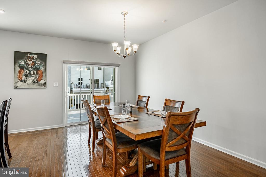 1404 POETS ALLEY