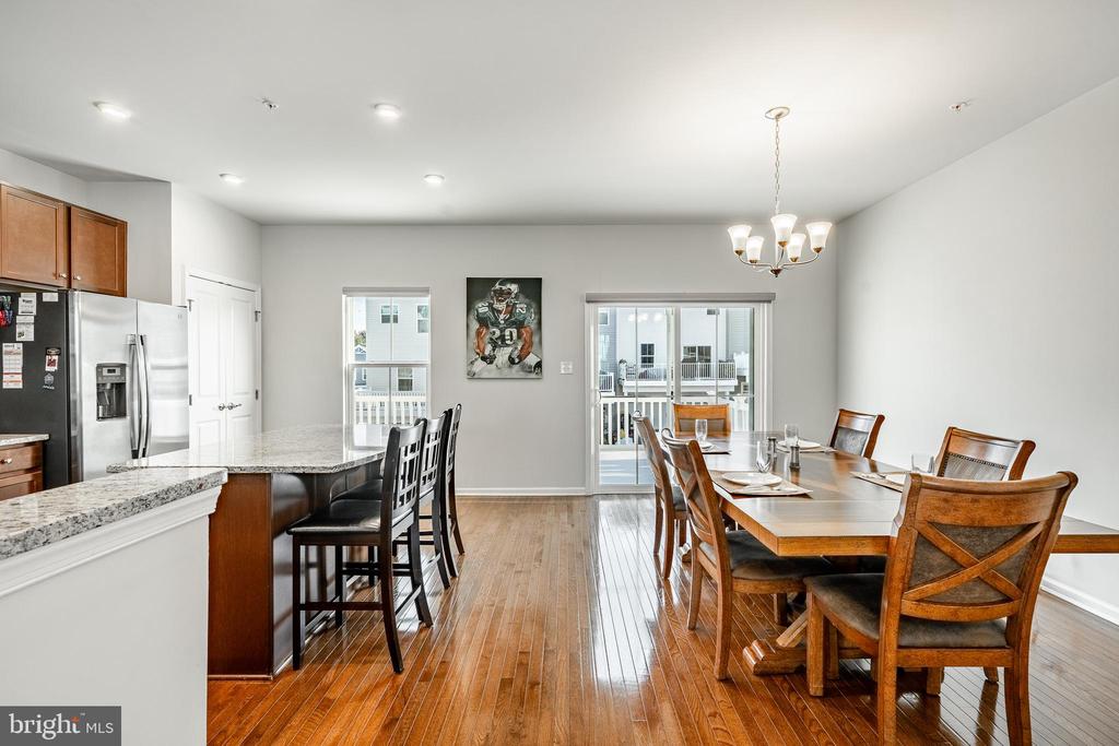 1404 POETS ALLEY