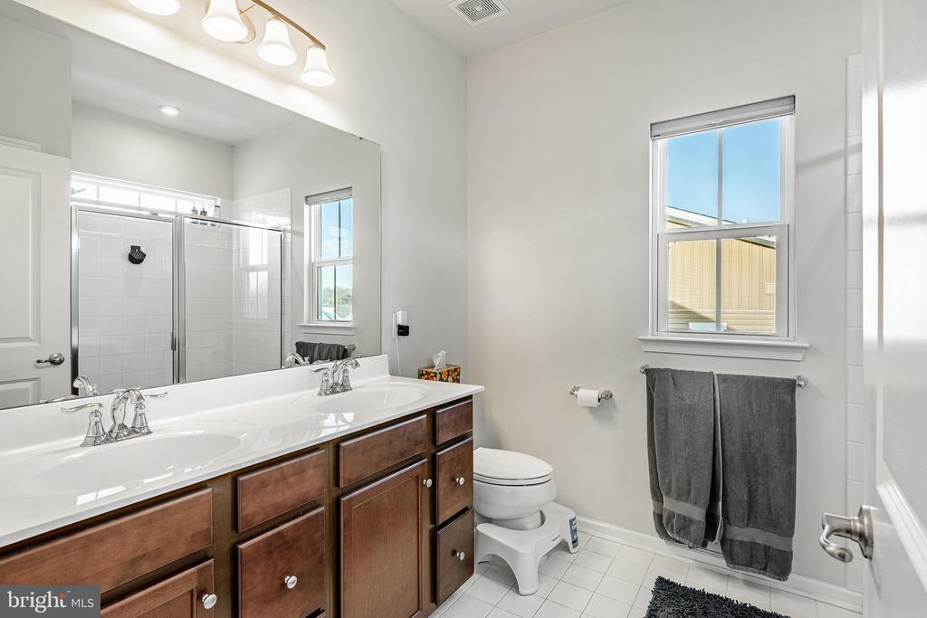 1404 POETS ALLEY