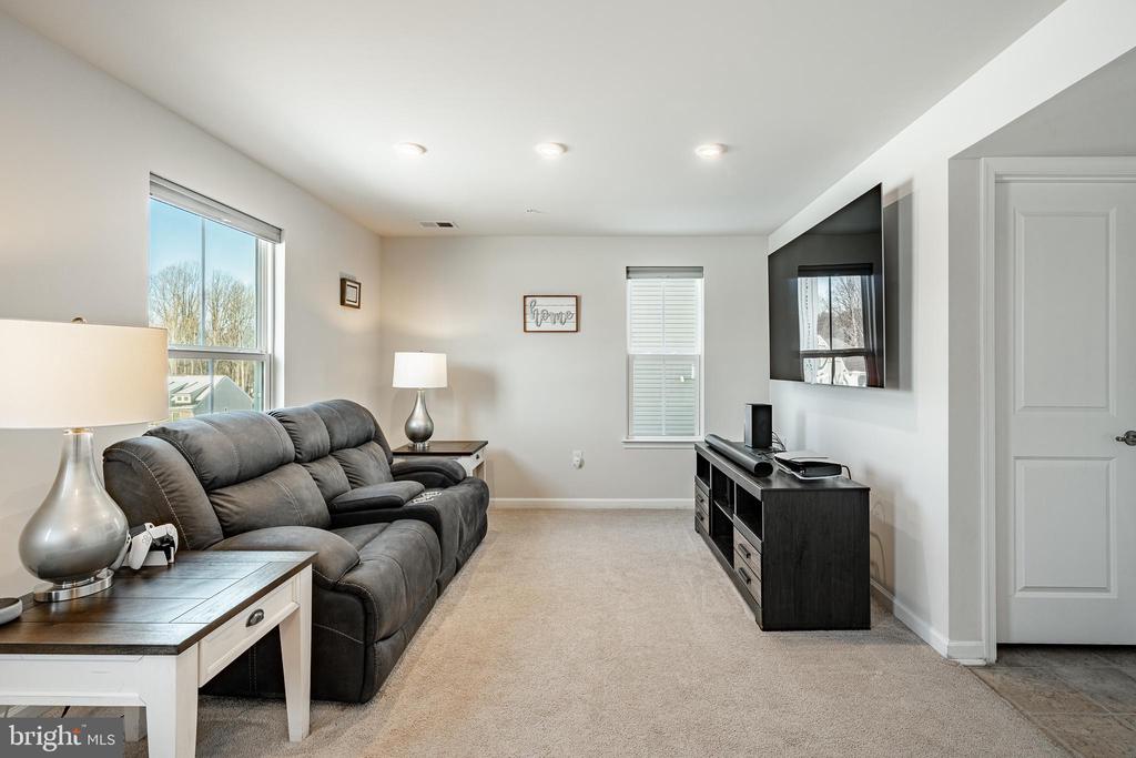 1404 POETS ALLEY