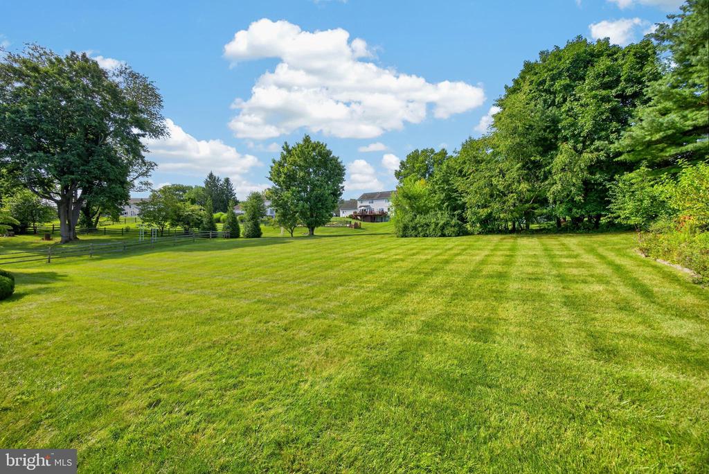1671 BOW TREE DRIVE