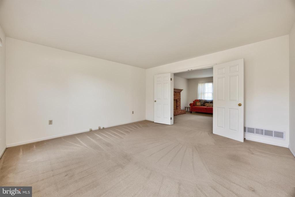 1671 BOW TREE DRIVE