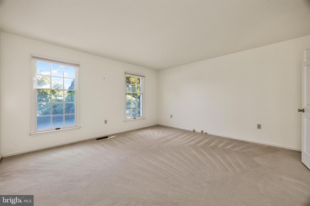 1671 BOW TREE DRIVE