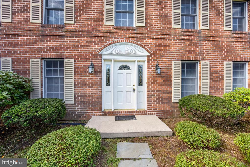 1671 BOW TREE DRIVE