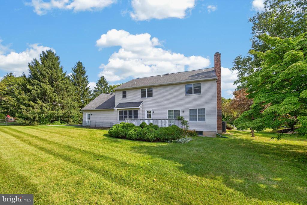 1671 BOW TREE DRIVE