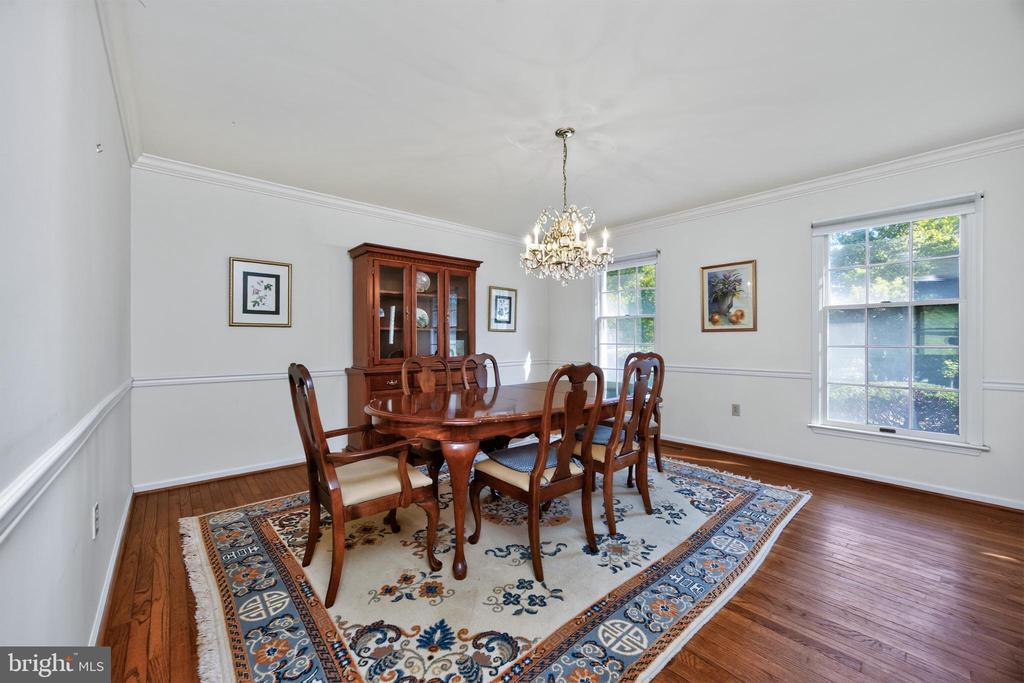 1671 BOW TREE DRIVE