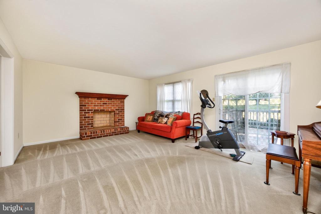 1671 BOW TREE DRIVE