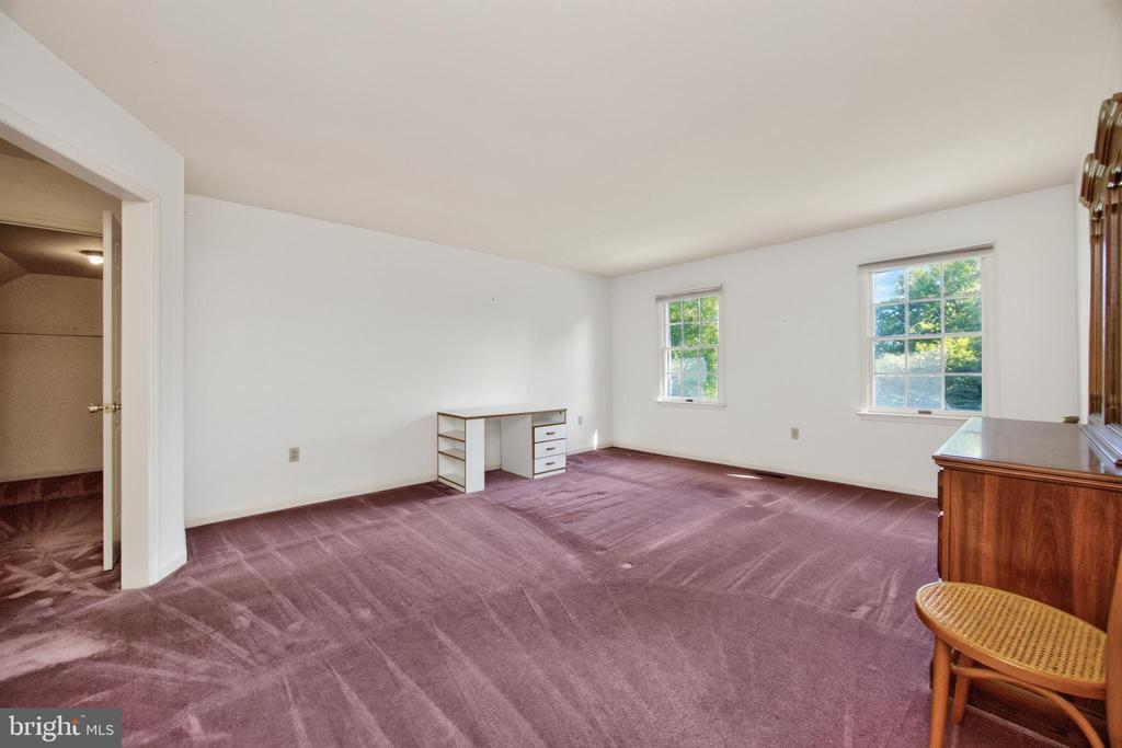 1671 BOW TREE DRIVE
