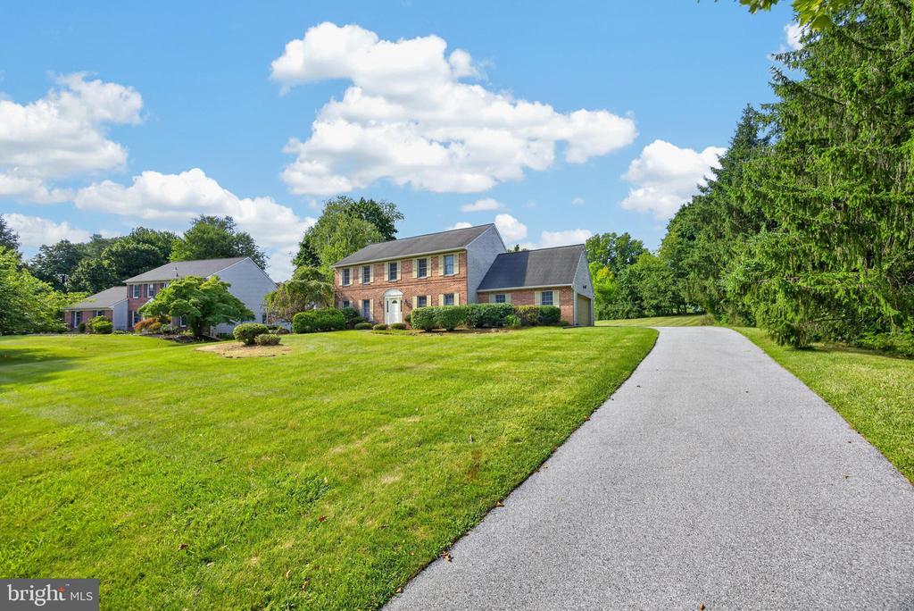 1671 BOW TREE DRIVE