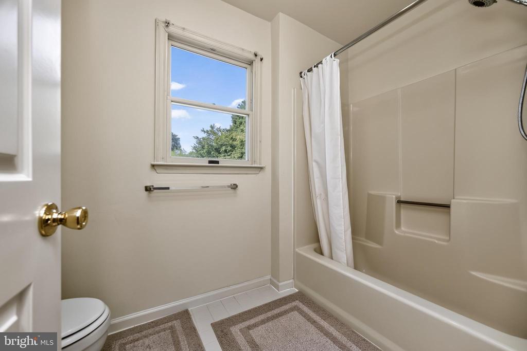 1671 BOW TREE DRIVE