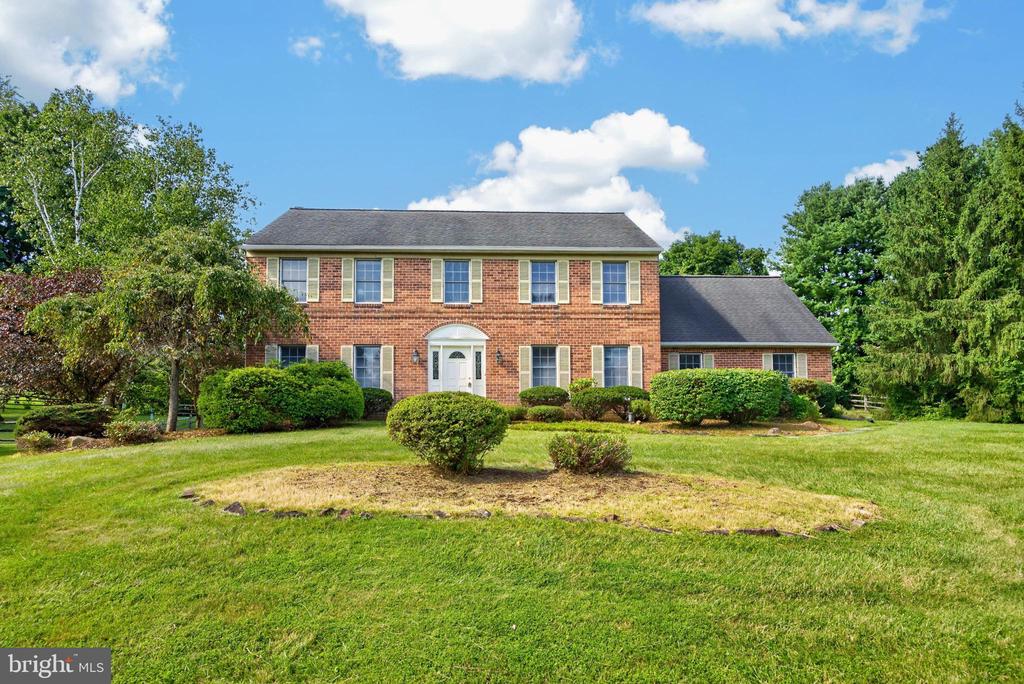 1671 BOW TREE DRIVE