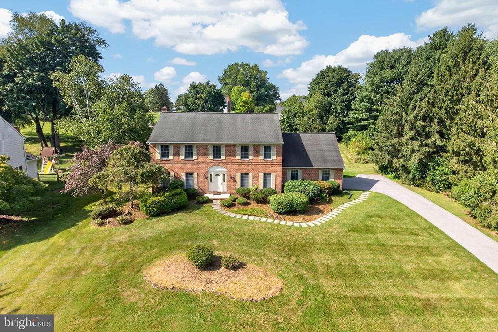1671 BOW TREE DRIVE
