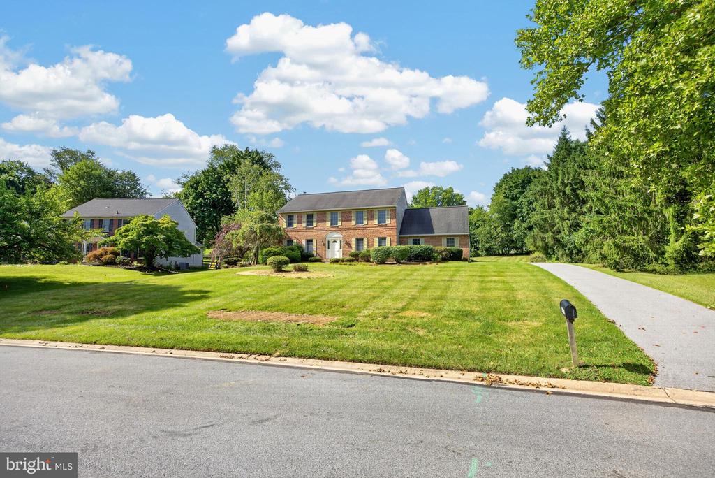 1671 BOW TREE DRIVE