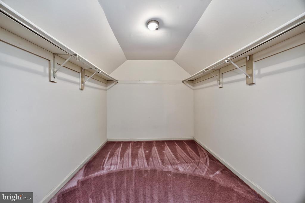 1671 BOW TREE DRIVE