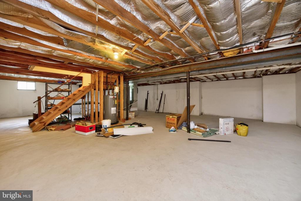 1671 BOW TREE DRIVE