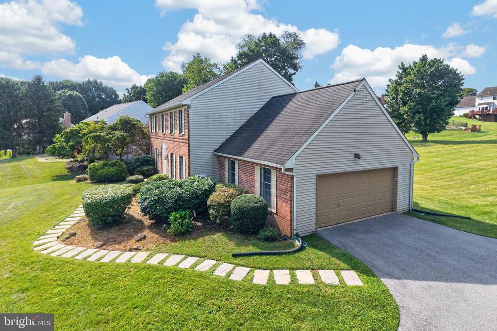 1671 BOW TREE DRIVE
