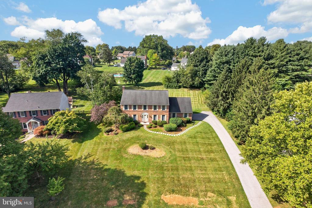 1671 BOW TREE DRIVE