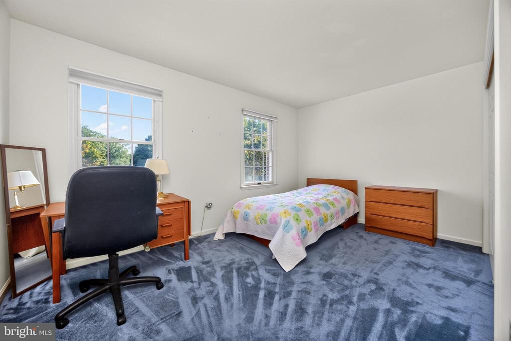1671 BOW TREE DRIVE