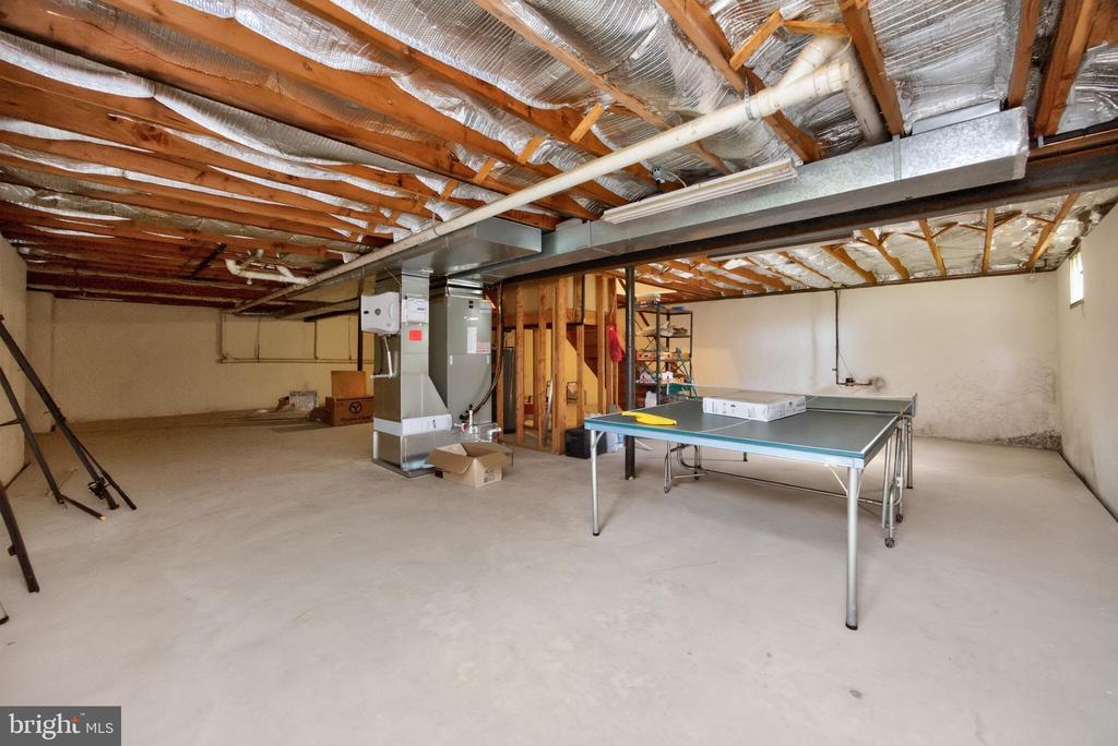 1671 BOW TREE DRIVE