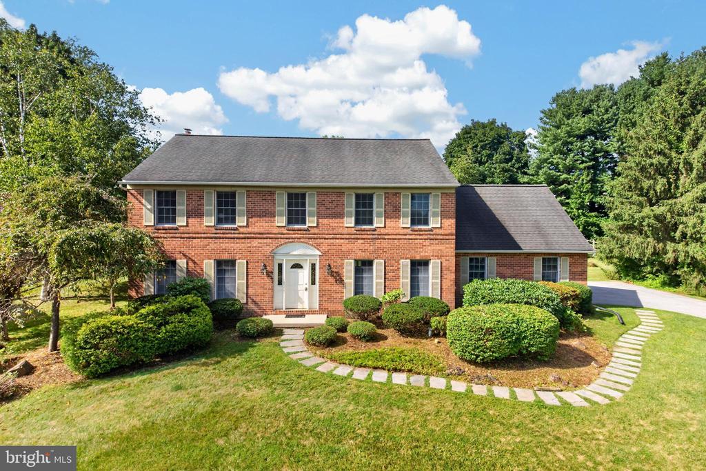 1671 BOW TREE DRIVE