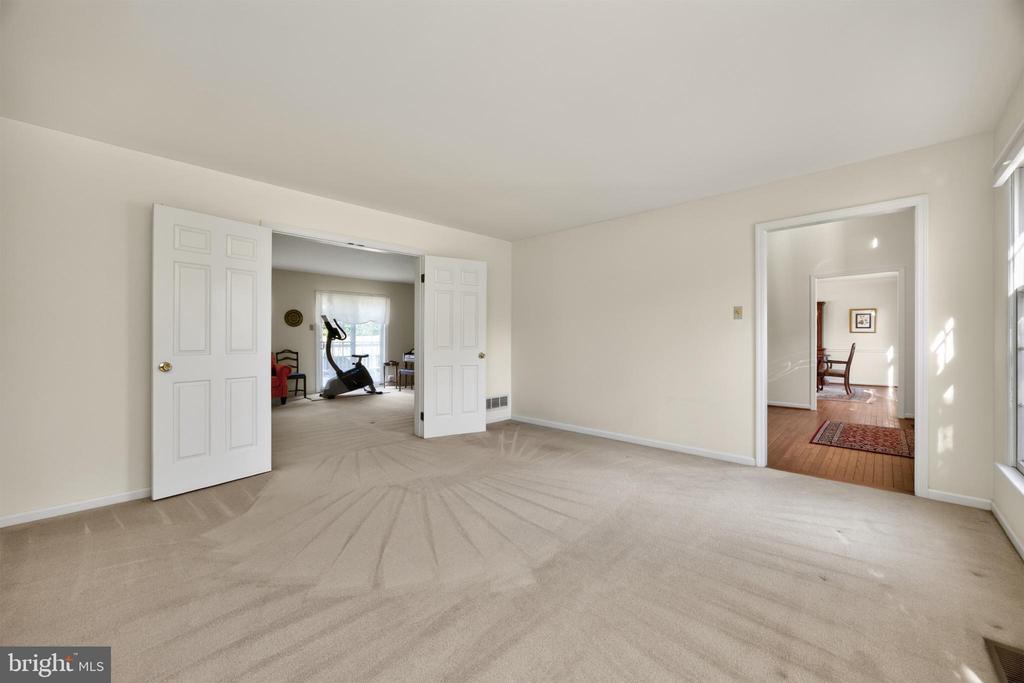 1671 BOW TREE DRIVE