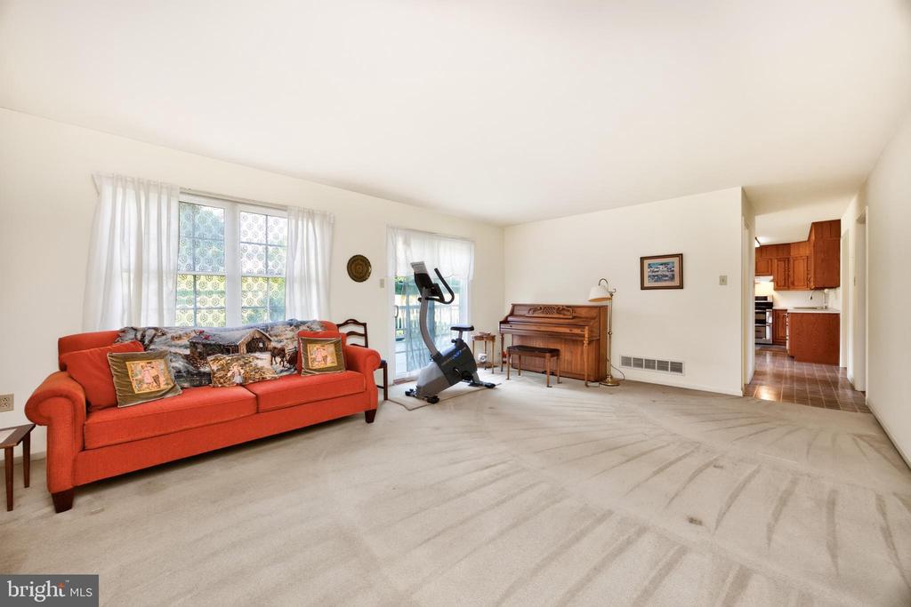 1671 BOW TREE DRIVE