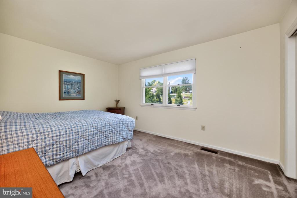 1671 BOW TREE DRIVE