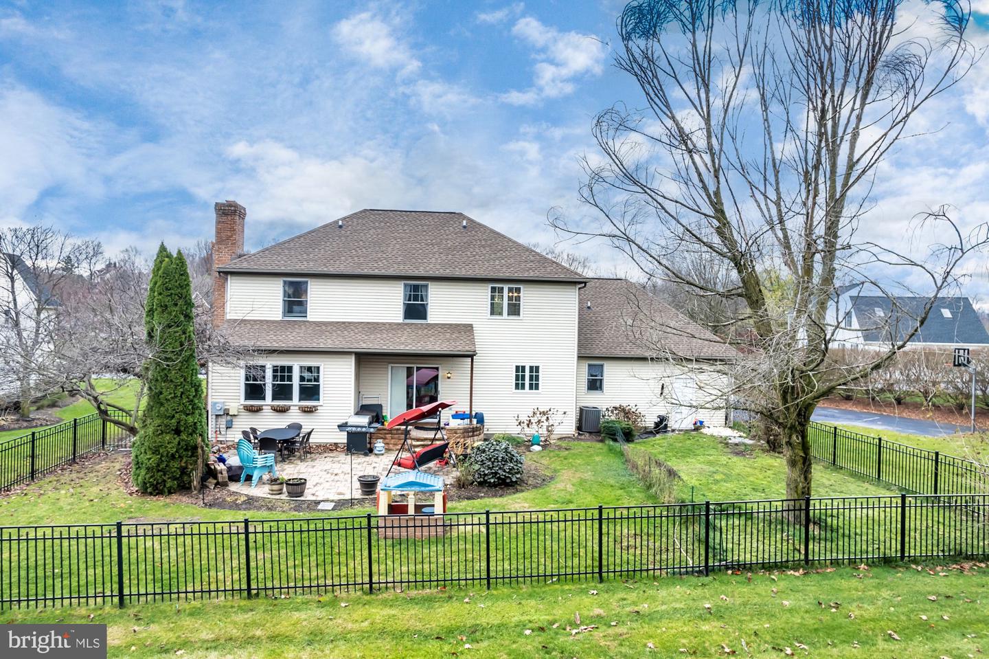 216 Sawleaf Cir