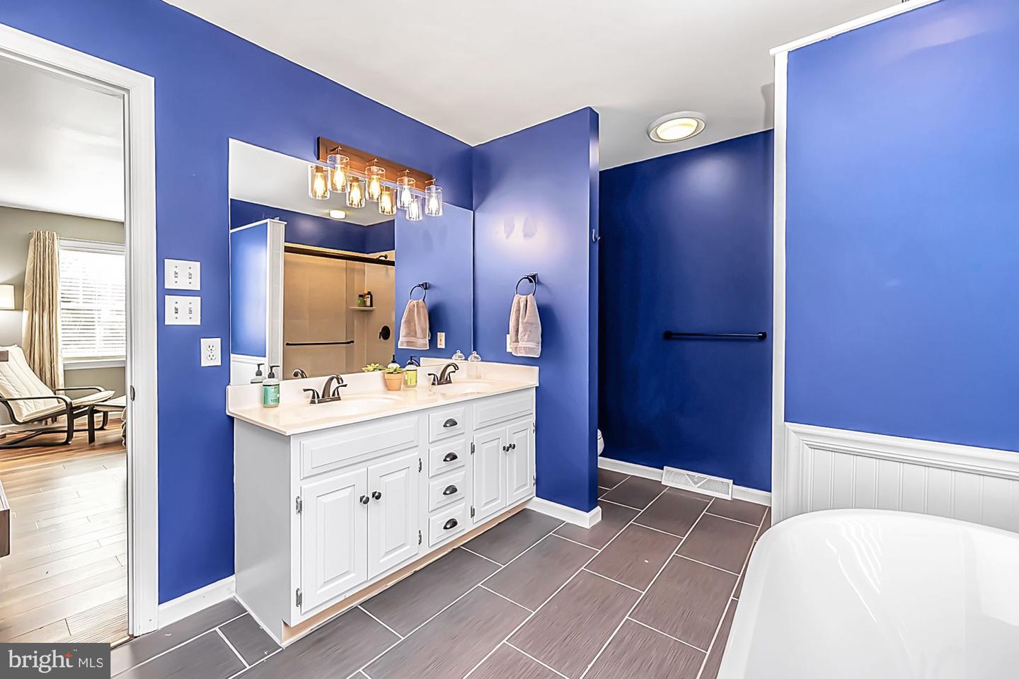 216 Sawleaf Cir