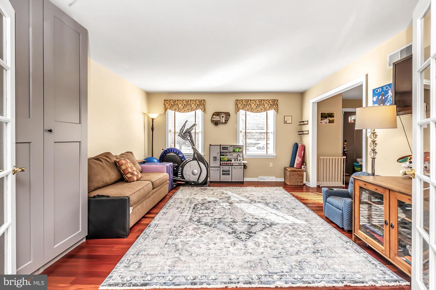 216 Sawleaf Cir